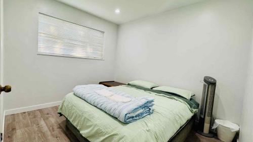 East Side Apartment | Cozoro 3 BEDROOMS Centre Vancouver