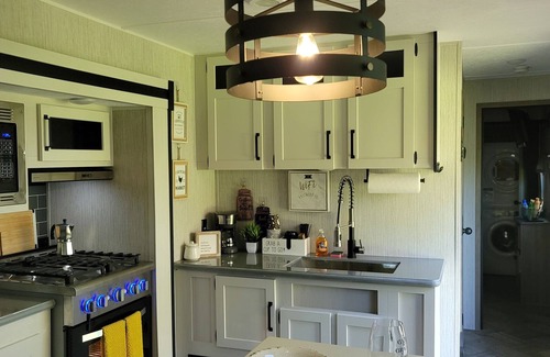 Altoona House | Cozy 1 bedroom 1 bath RV near the Ocala forest and Springs.