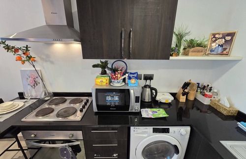 Al Hoora Apartment | Cozy 1-bedroom apartment in awesome Hoora with WiFi, A/C, Gym