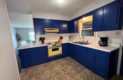 North Shore Apartment | Cozy 1x1 Retro Escape - East Htx
