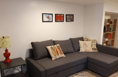 Hosford-Abernethy Apartment | Cozy 2 bdrm apt, walk to literally everything!