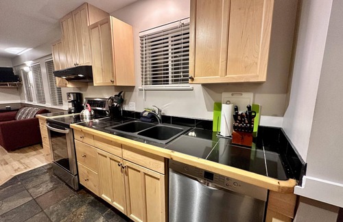 Ucluelet Cottage | Cozy 2 Bedroom Waterfront Cottage with Hot Tub!
