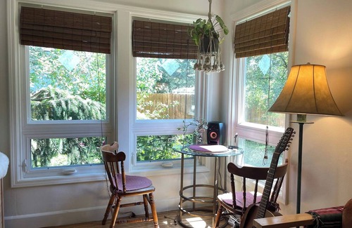 Hailey House | Cozy 2 br/2ba bungalow with beautiful garden close to Sun Valley!