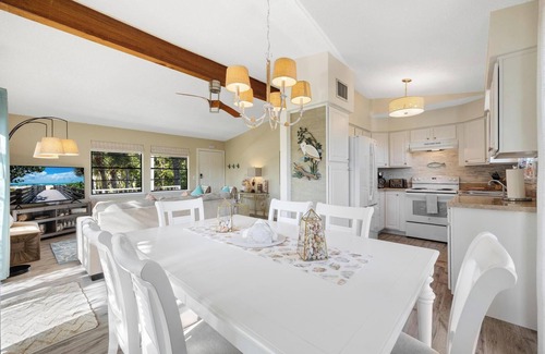 Sanibel Cottage | Cozy 3-bedroom cottage in beautiful Sanibel with AC, WiFi, and private deck