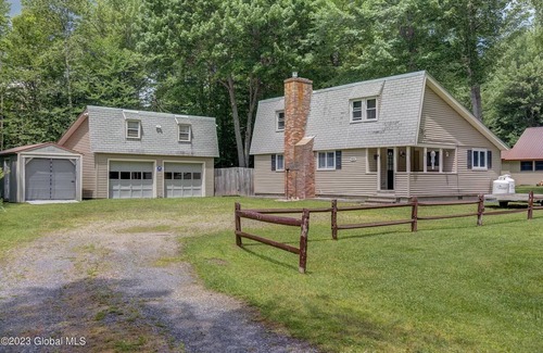 Speculator House | Cozy 3 bedroom in Speculator, walking distance to Lake Pleasant