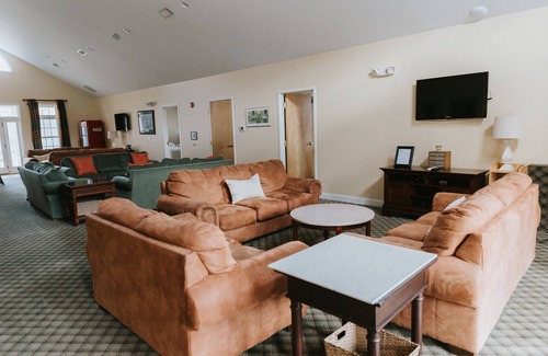 Midlothian Cottage | Cozy 4-bedroom cottage located on Golf Course and 15 min from Short Pump