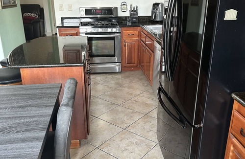 Olivehurst House | Cozy 4-bedroom house with Pool and Hot Tub in beautiful Plumas Lake