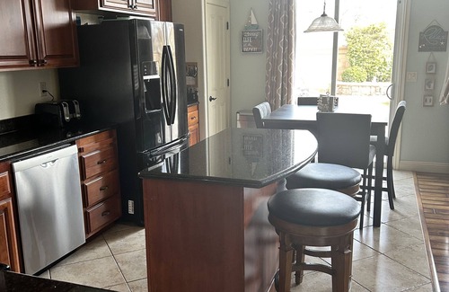 Olivehurst House | Cozy 4-bedroom house with Pool and Hot Tub in beautiful Plumas Lake