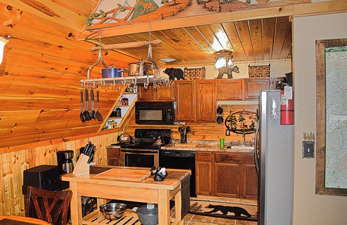 Chalet Village Cottage | Cozy A-Frame Cabin w/Hot Tub 3 Min to Downtown