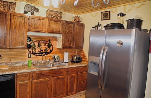 Chalet Village Cottage | Cozy A-Frame Cabin w/Hot Tub 3 Min to Downtown
