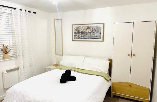 Warrington Apartment | Cozy Apartment in Birchwood