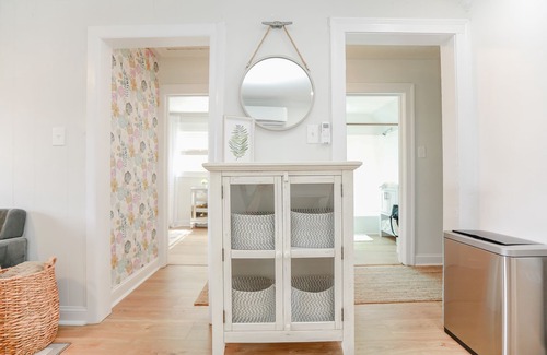 Central Newport News Apartment | Cozy Apartment in Historic Hilton Village close to CNU