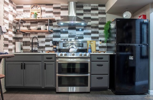 Village Seven Apartment | Cozy apartment Retreat with 2 bedrooms 3 beds, 1 bathroom, Private Entrance.