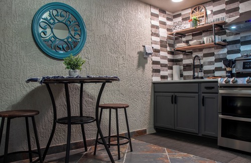 Village Seven Apartment | Cozy apartment Retreat with 2 bedrooms 3 beds, 1 bathroom, Private Entrance.