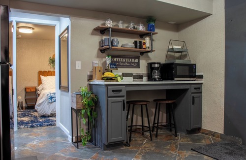 Village Seven Apartment | Cozy apartment Retreat with 2 bedrooms 3 beds, 1 bathroom, Private Entrance.