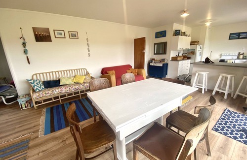 Te Akau House | Cozy bach on the riverfront