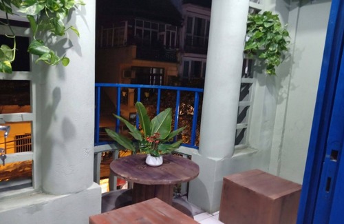 Old Quarter House | Cozy balcony/Street view/Old Quarter central/Sunny Homestay