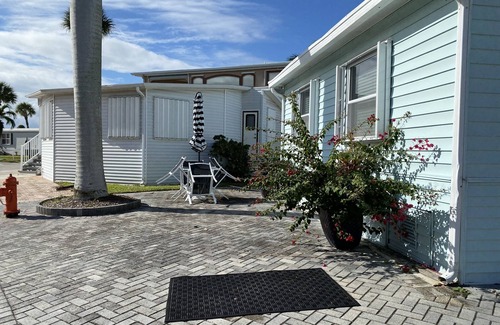 Hutchinson Island South Cottage | Cozy beach cottage.