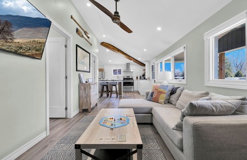 Long Point Cottage | Cozy Beach Cottage with Sauna & Spacious Backyard just 5mins from the Beach