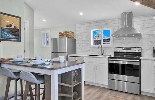 Long Point Cottage | Cozy Beach Cottage with Sauna & Spacious Backyard just 5mins from the Beach