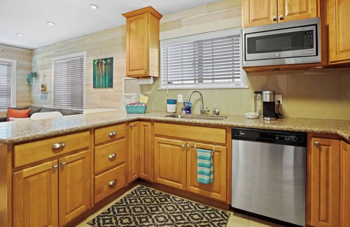 Mission Beach Cottage | Cozy Beach Cottage, Walk to Everything! 2bed/1bath
