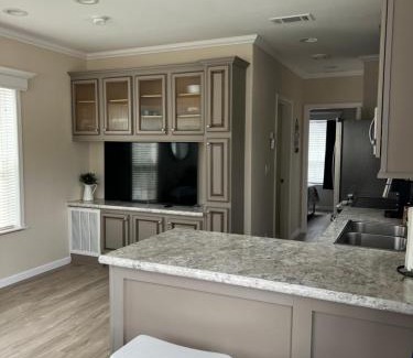 Truckland Resort | Cozy Beach House