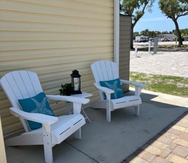 Truckland Resort | Cozy Beach House