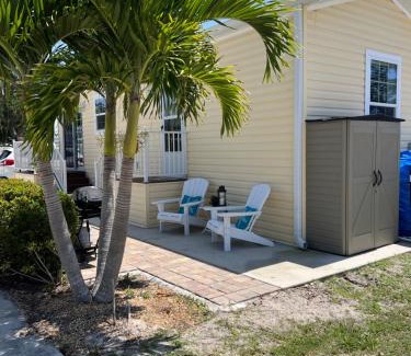 Truckland Resort | Cozy Beach House
