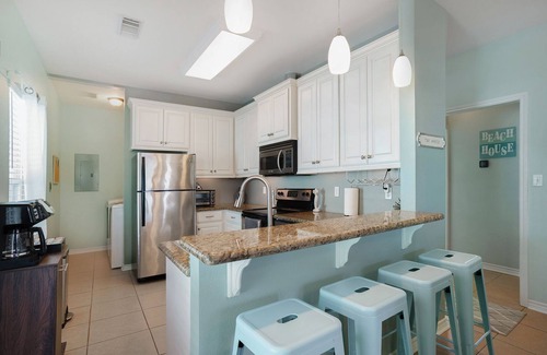 Crystal Beach Cottage | Cozy Beach Retreat on Bolivar Peninsula