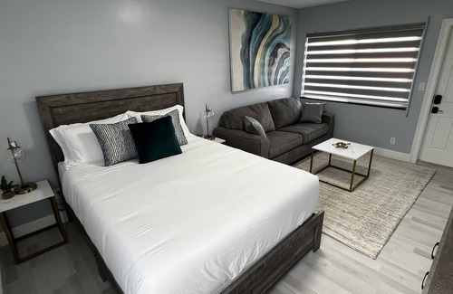 Daytona Beach Hotel | Cozy Beachside Modern Boutique Hotel Suite with Kitchen - by Oceano Suites
