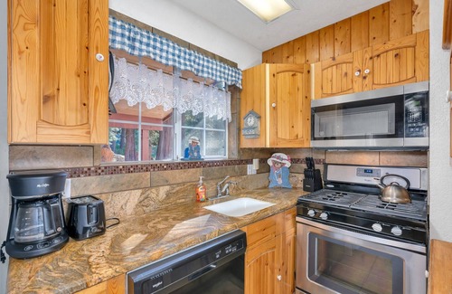 Yosemite West Cabin | Cozy Bear South Charming 2bd Cabin in Yosemite!
