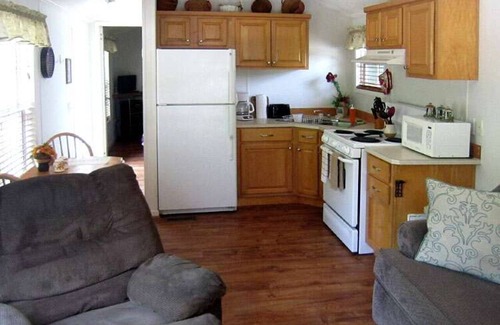 Inverness Cottage | Cozy Cabin in riverfront resort