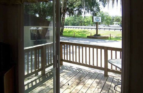 Inverness Cottage | Cozy Cabin in riverfront resort