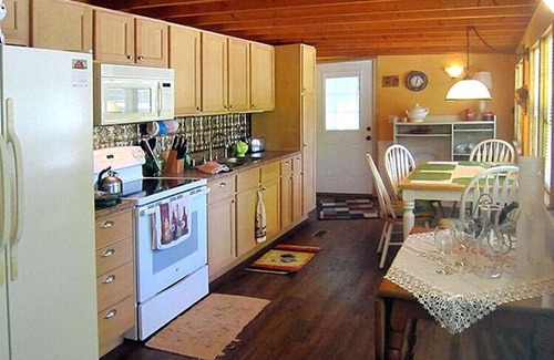 Inverness Cabin | Cozy Cabin in riverfront resort