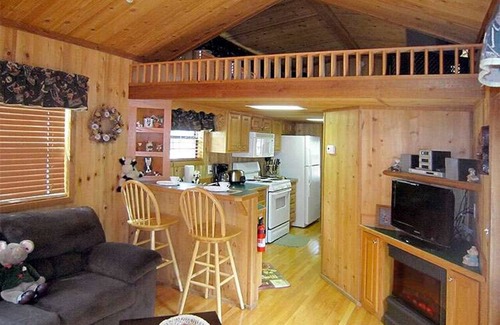 Inverness Cabin | Cozy Cabin in riverfront resort