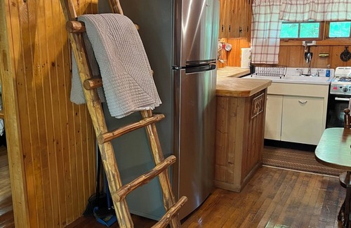 White Mills Cabin | Cozy Cabin in the Woods - Near Lake Wallenpaupack