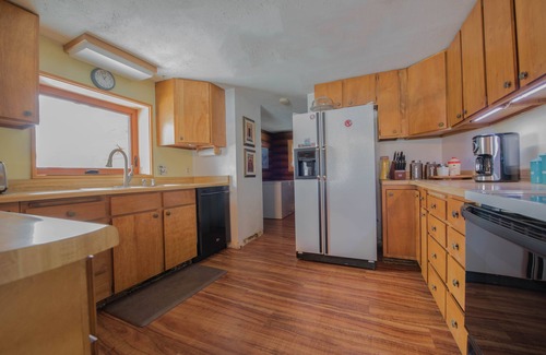 Fairbanks Cabin | Cozy Cabin w/gas fireplacen. Great location in town. On city bus line.