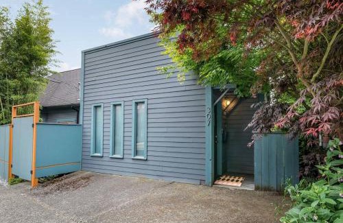 Broadway House | Cozy Capitol Hill Cottage