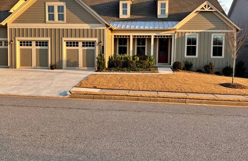 Alma Ski Chalet | Cozy chalet with fitness room, WiFi in adorable ATL