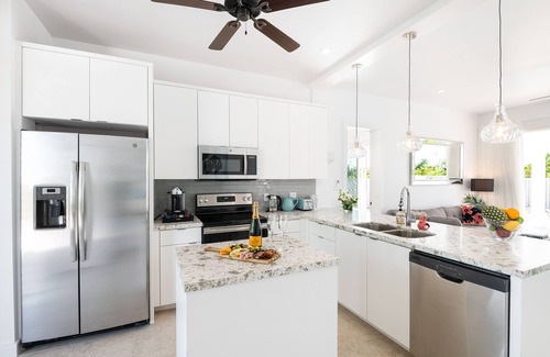 Leeward Settlement Villa | Cozy & Chic Grace Bay Beach Pets Welcome!