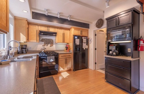 Alpine Meadows House | Cozy & Clean Palisades Cabin for 8 Close to Hiking Lake