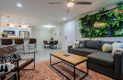 Woodland Springs House | Cozy Coast 3bedroom Condo w Pool & Hot Tub
