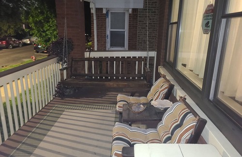 Chicago Apartment | Cozy Comfy Clean 420 Compliant FREE Parking QUIET Neighborhood A GUEST FAVORITE!