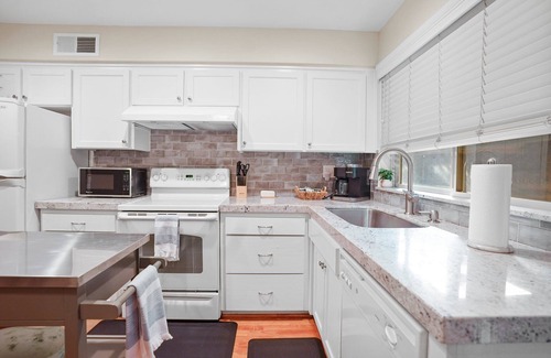 Modesto Condo | Cozy Corner Condo - Modesto