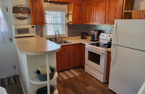 Ogunquit Cabin | Cozy Cottage at Footbridge Beach - Great Fall and Spring Rates
