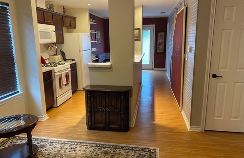 Montopolis House | Cozy Cottage Close to COTA, ACL, SXSW, kids welcome!