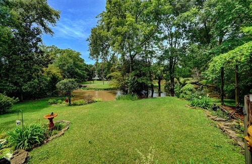 Abbeville House | Cozy Cottage in Historic District.