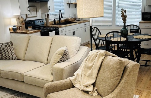 Milledgeville Cottage | Cozy cottage just steps away from Downtown Milledgeville!!