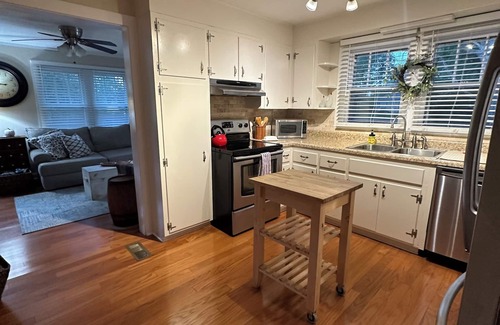 Sevierville Cottage | Cozy Cottage - Minutes from Attractions!