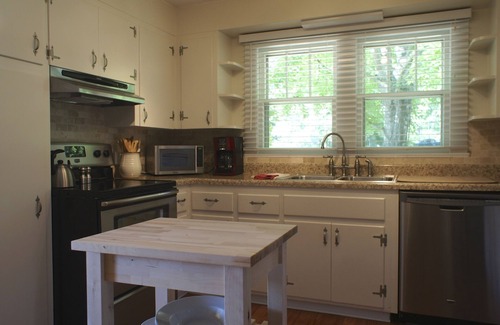 Sevierville Cottage | Cozy Cottage - Minutes from Attractions!